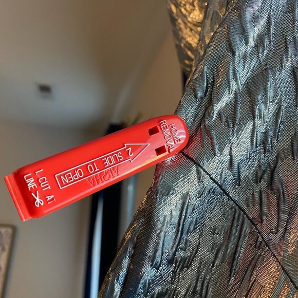 NWT - NEVER WORN MAC DUGGAL GOWN - Picture 9 of 11